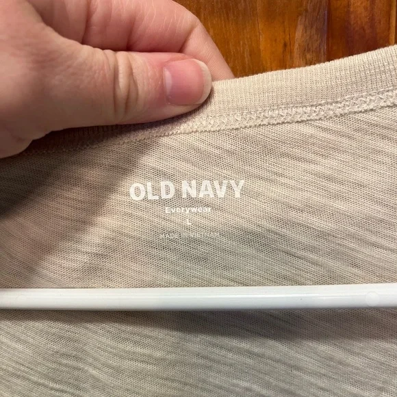 NWT Old Navy Light Cream T-shirt - Picture 3 of 4